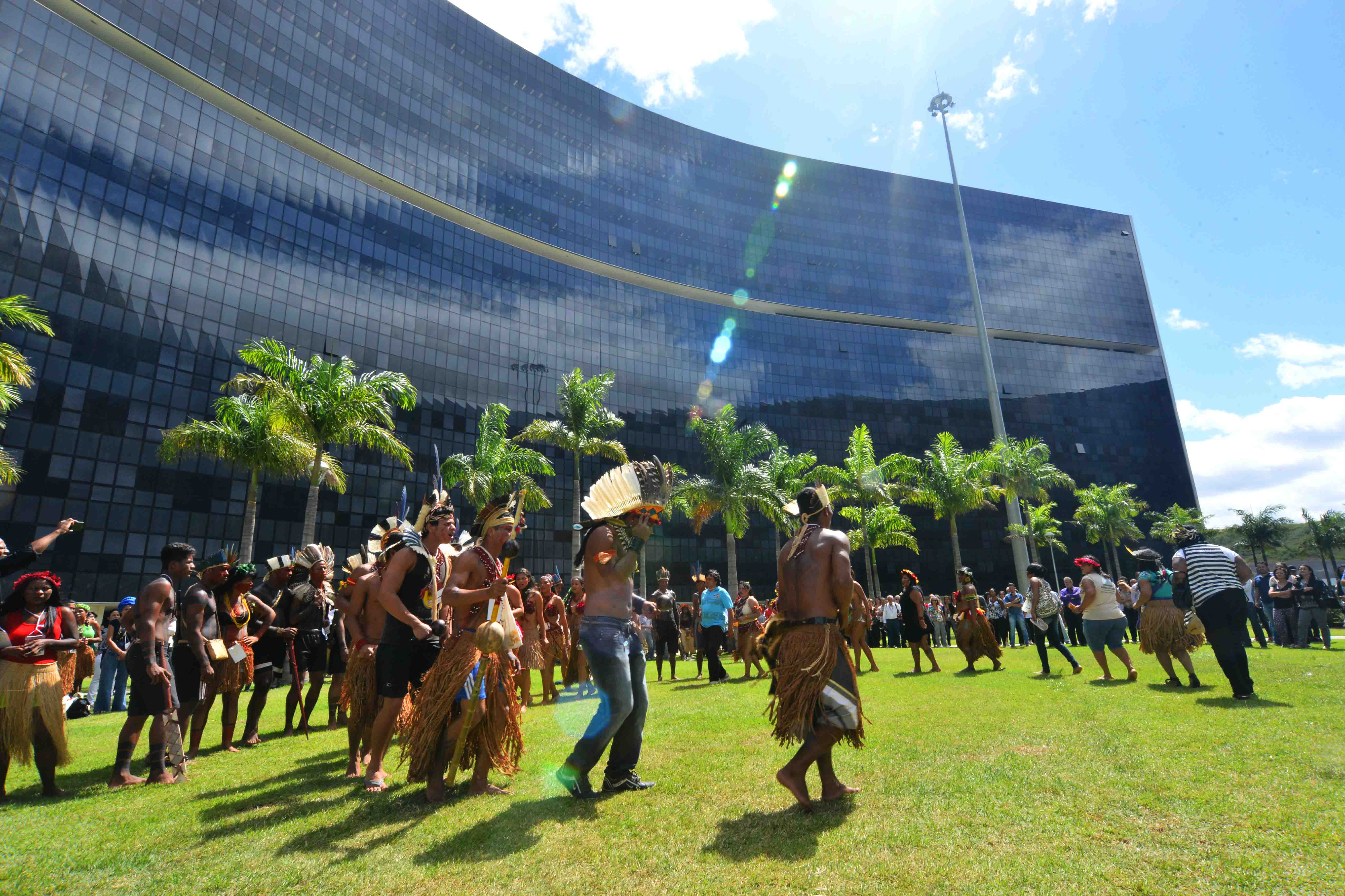 abril indigena